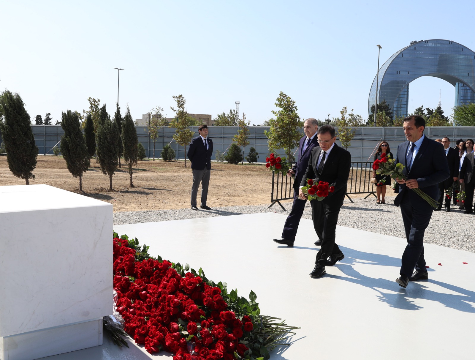 Müdafiə sənayesi naziri Mədət Quliyev və nazirliyin əməkdaşları Bakıda inşası davam etdirilən Zəfər parkında olublar
