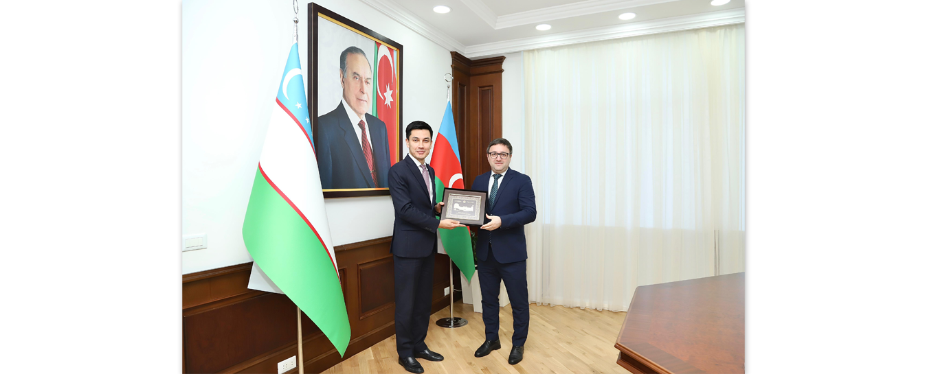 Nazir müavini Hidayət Əzimov Özbəkistanın İnvestisiyalar, Sənaye və Ticarət Nazirliyinin nümayəndə heyəti ilə görüşüb
