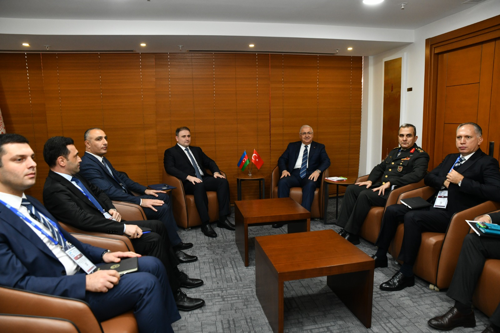 Vüqar Mustafayev Türkiyənin milli müdafiə naziri Yaşar Gülər ilə görüşüb