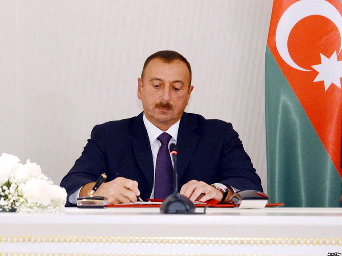 Azərbaycan Respublikasının Prezidenti müdafiə sənayesi işçilərinin fəxri adlara layiq görülməsinə və təltif olunmasına dair sərəncamlar imzalayıb