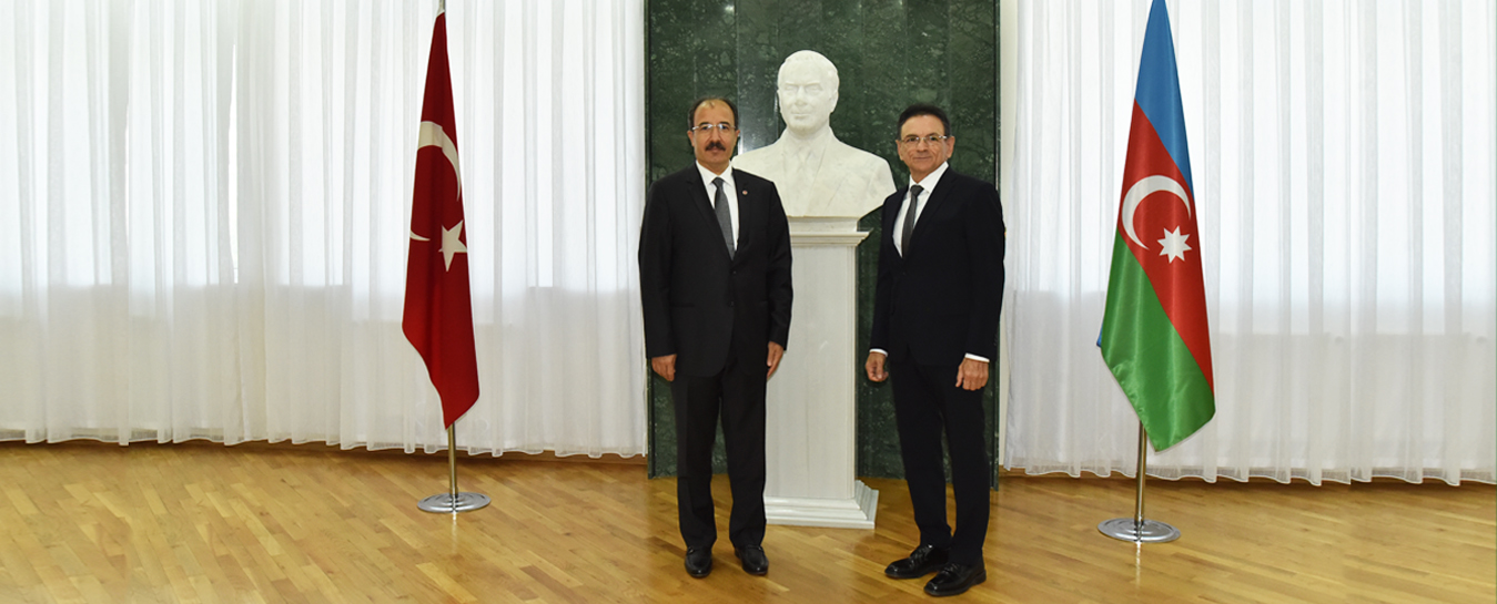 Müdafiə sənayesi naziri Mədət Quliyev Türkiyənin ölkəmizdə yeni təyin olunmuş səfirini qəbul edib
