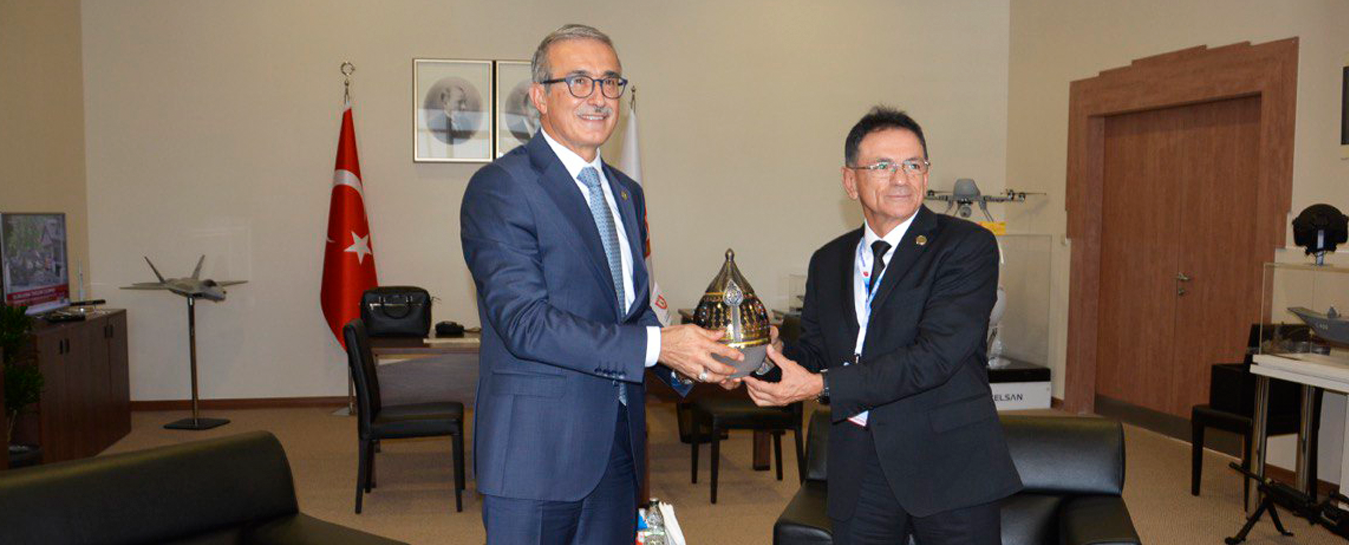 Müdafiə sənayesi naziri Mədət Quliyevin “IDEF-2021” sərgisində İsmail Demir ilə görüşü baş tutub